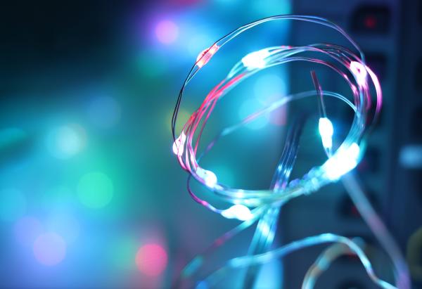 Controlling RGB LEDs with only the powerlines – anatomy of a Christmas light string